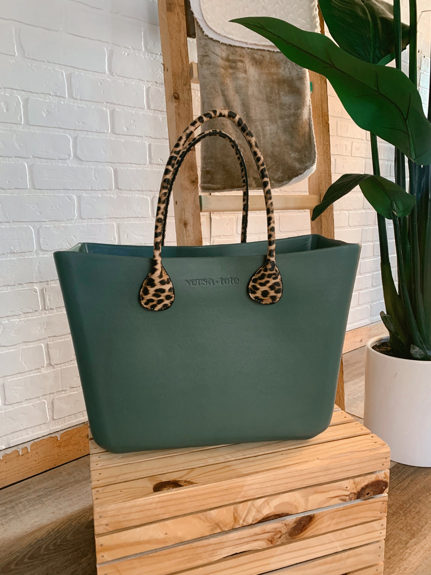 Interchangeable Straps for Versa Totes