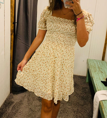 Cream Vintage Floral Dress w/ Puff Sleeve