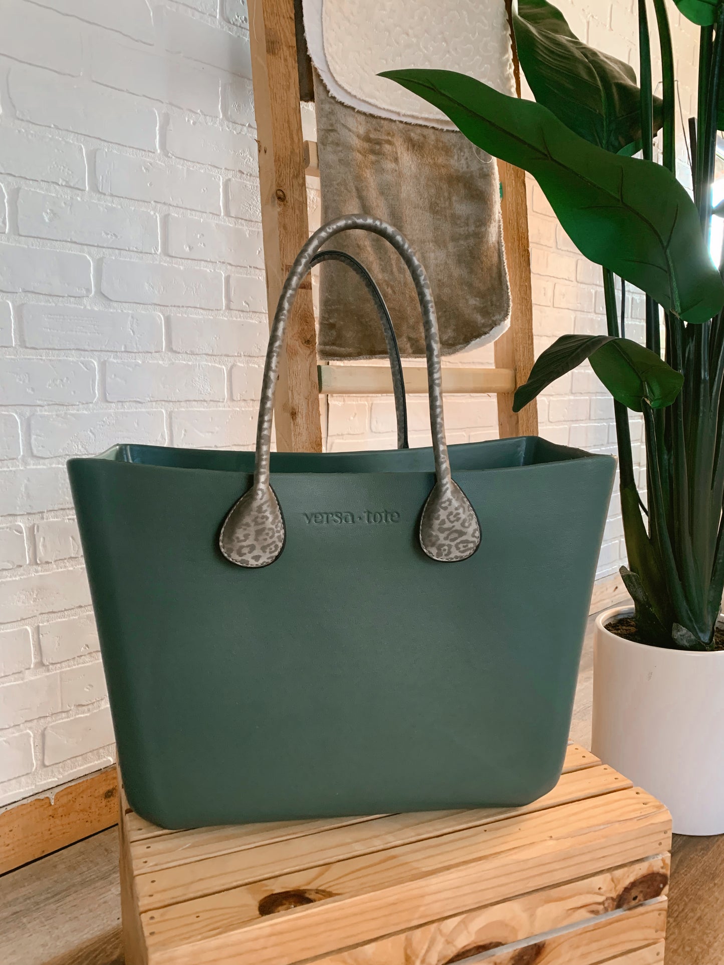 Interchangeable Straps for Versa Totes