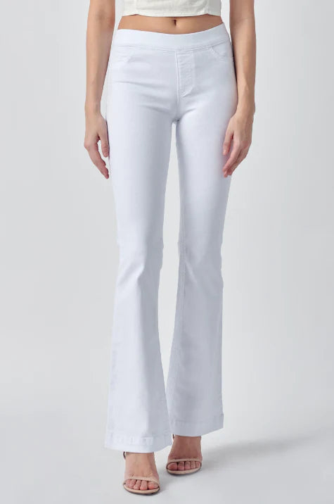 Cello Petite Length White Mid Rise Flare Jegging Pull on Jeans