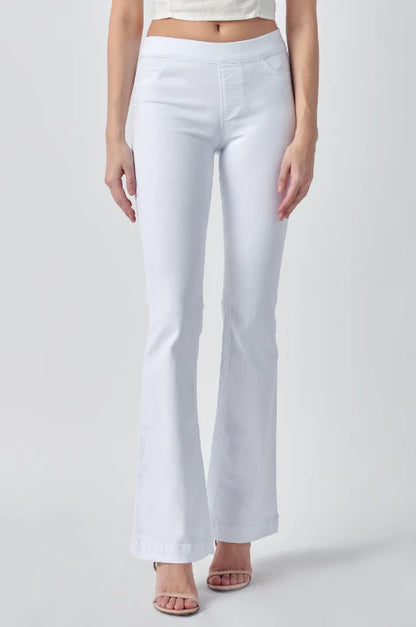 Cello Petite Length White Mid Rise Flare Jegging Pull on Jeans